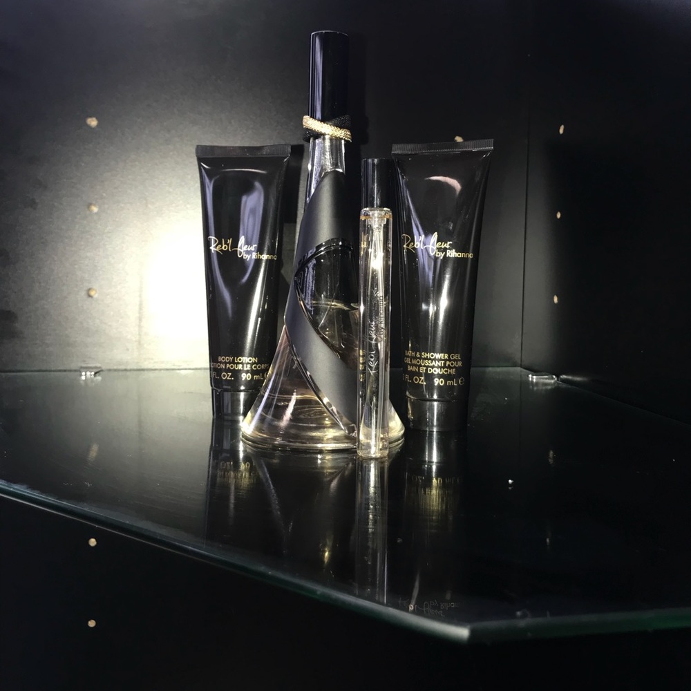 Reb’l Fleur Perfume Pack by Rihanna👄